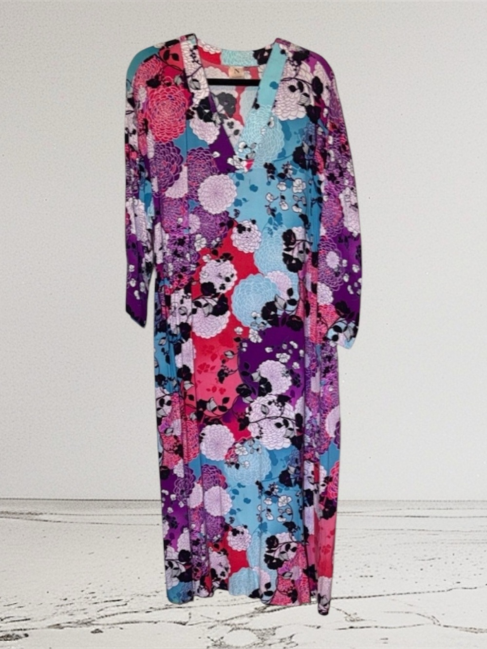 Natori Multicolor Floral mid sleeve night gown. MSRP $98 EUC Size Large